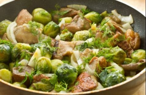 Облегчённое овощное рагу с курицей и брюссельской капустой